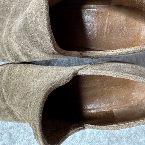 FRYE Carson Shootie Beige Suede Ankle Boots Men’s Sz 7. In good used condition. main image 6